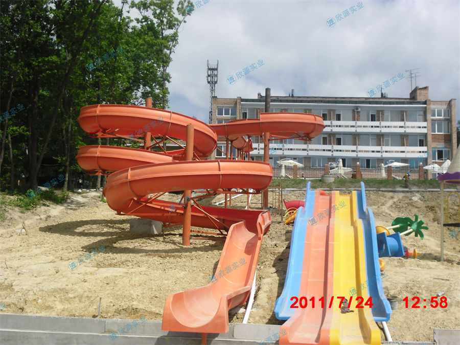 螺旋滑梯水上乐园大型滑梯
