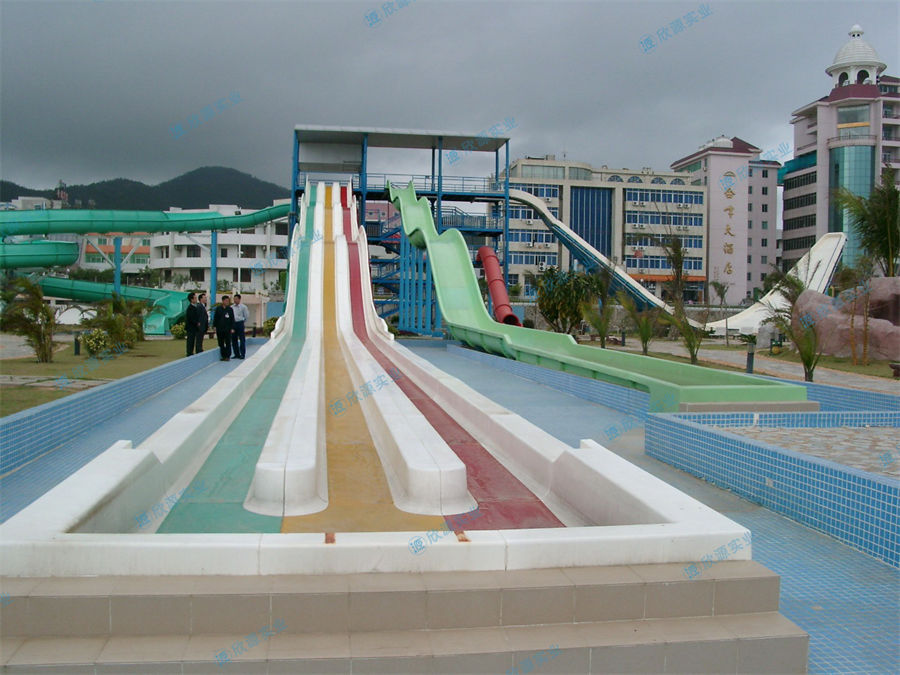 彩虹竞速波浪滑梯水上大型滑道定制
