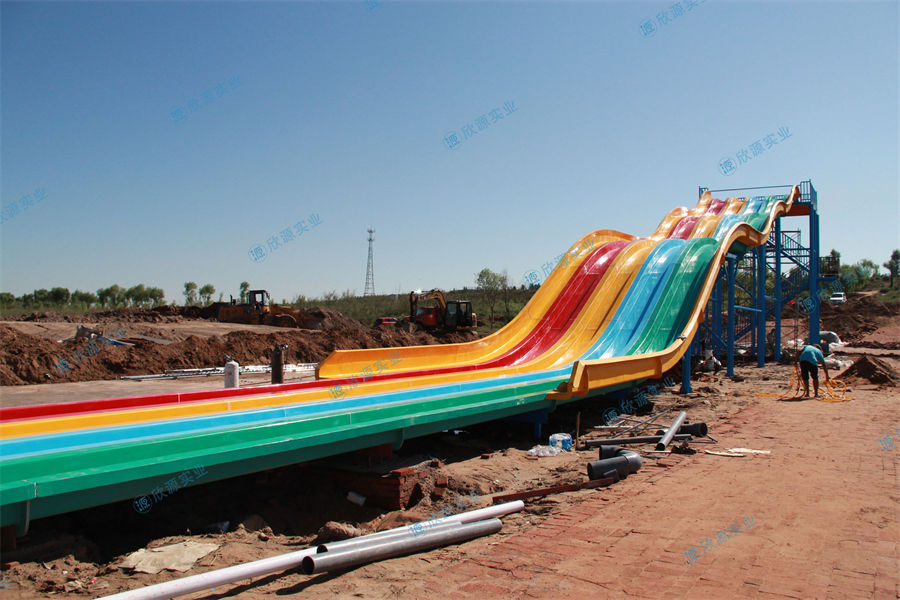 彩虹竞速波浪滑梯水上大型滑道定制