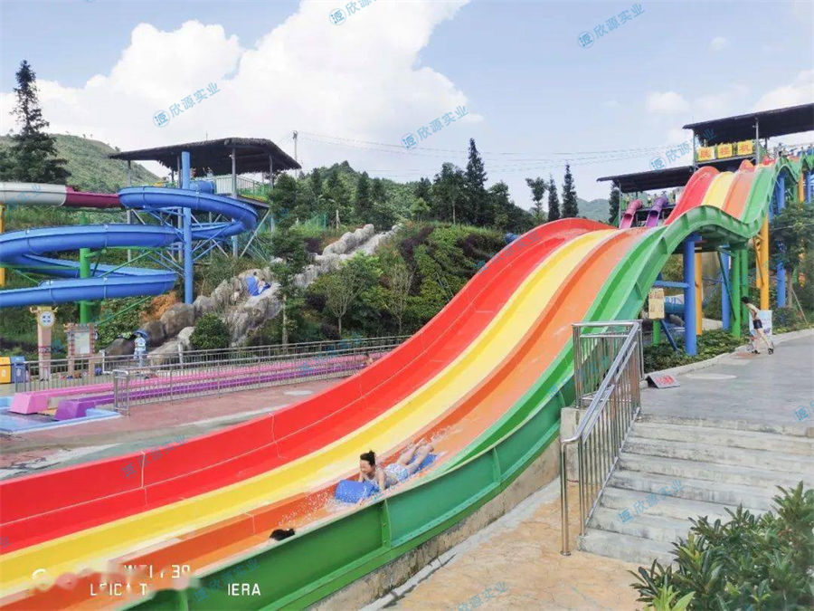 彩虹竞速波浪滑梯水上大型滑道定制