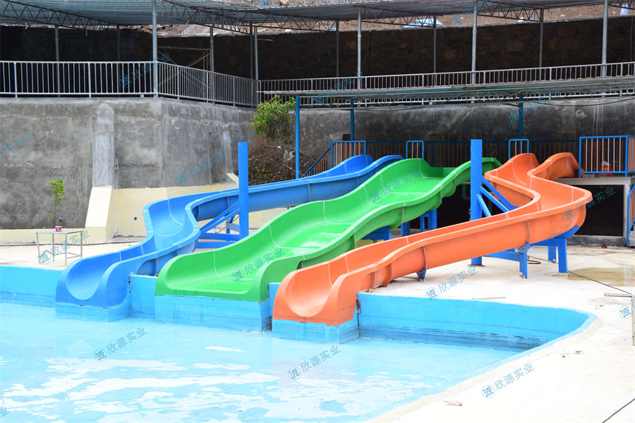山坡滑梯水上乐园大型滑梯