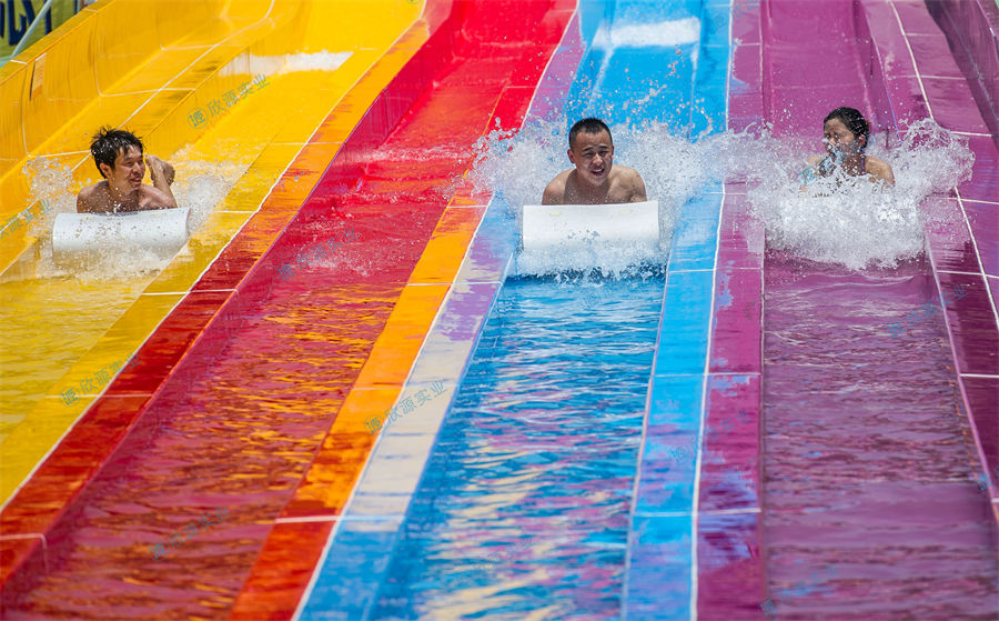 彩虹竞速波浪滑梯水上大型滑道定制